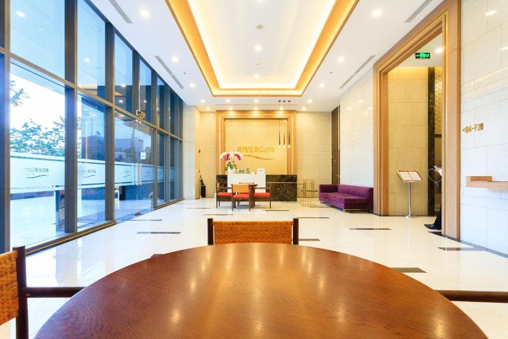 Remarkable Service Apartment By Me In Rivergate Building