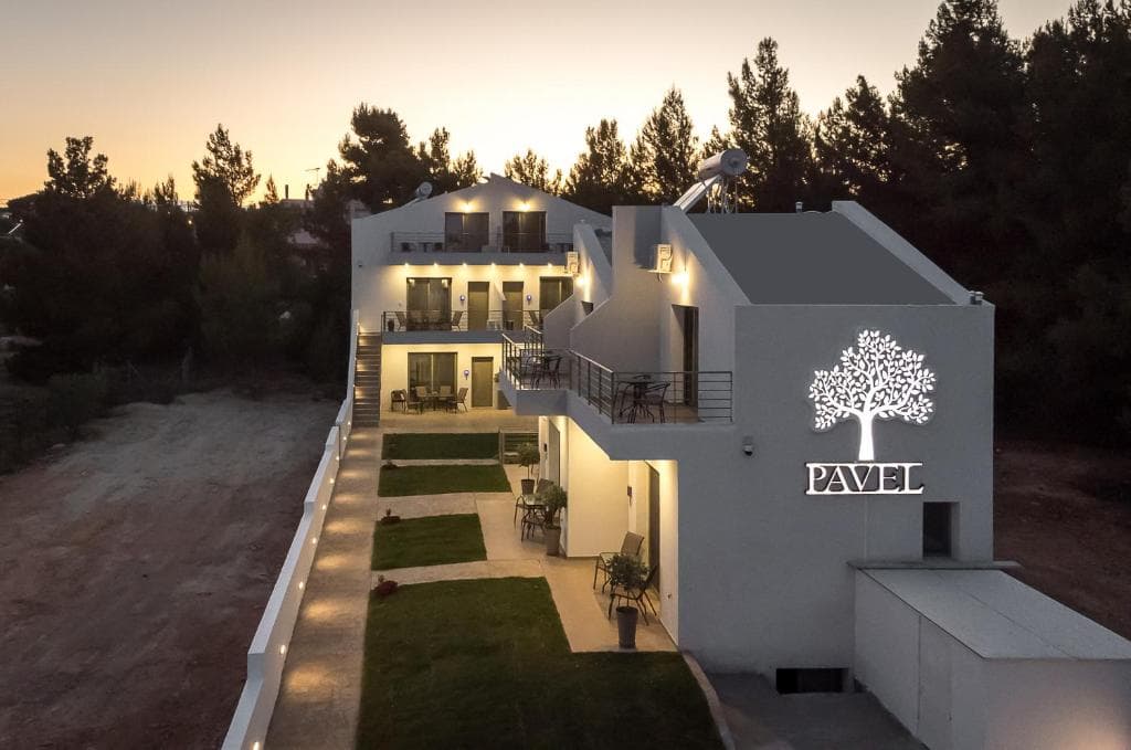 PAVEL apartments near airport