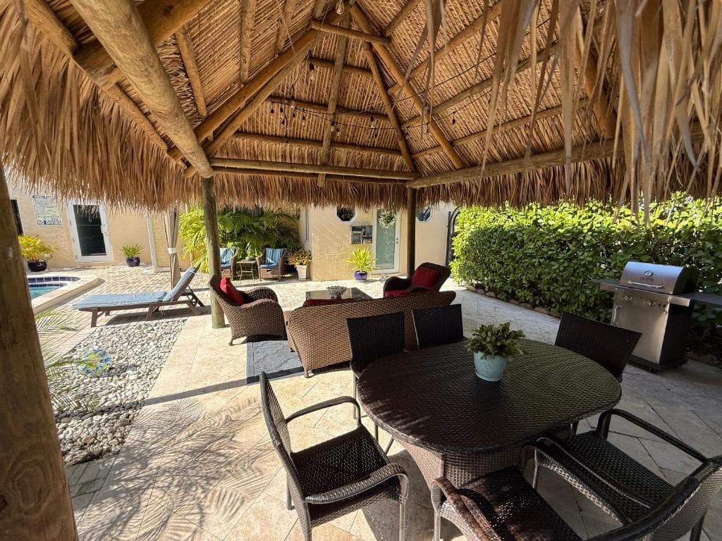 Beach Aqualina Apartments