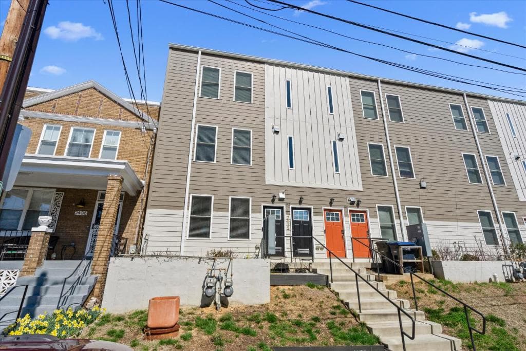 Entire DC House 3BR 3BA RoofDeck Near Capitol Hill