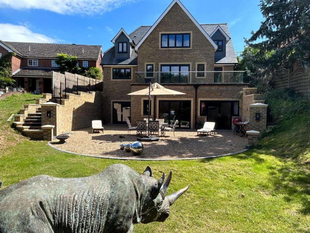 Stansted Airport Stay, Parking and Luxury Suite